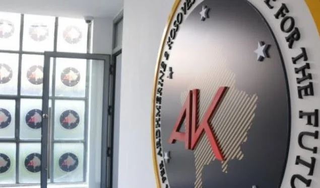 AAK e shqetësuar për pasojat nga vendimi për dinarin: Kosova nuk mund të përballojë sanksione të reja