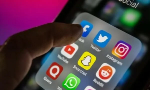Popullsia e medias sociale arrin në pesë miliardë