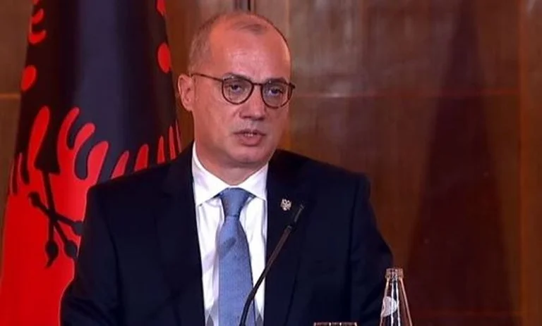 Ministri i Jashtëm i Shqipërisë: Jemi me Kosovën përballë kërcënimeve, vazhdojmë t’i themi të koordinohet me aleatët