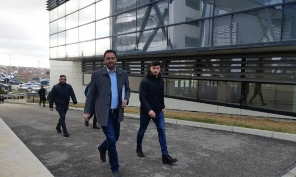 Hedhja e gazit lotsjellës në Kuvend, Konjufca del para gjykatës – dëshmon Pal Lekaj