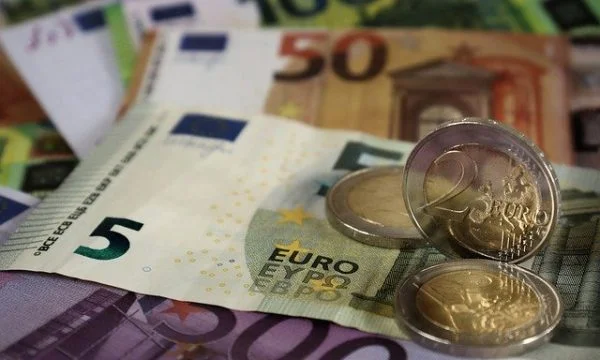 Konfiskohen afro 2 mijë euro të falsifikuara