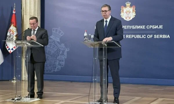 Vuçiq thotë se ia ka dhënë fjalën ministrit gjerman se Serbia s’do ta befasojë askënd më lëvizje ushtarake