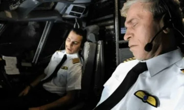 Estás viajando en avión, pero el piloto se queda dormido. ¿Qué puede pasar?