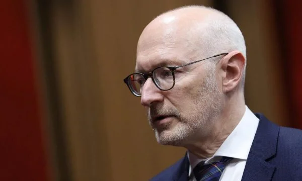 Guerot: Të suspendohet vendimi i BQK, për dinarin të dialogohet me Serbinë sikurse për rrymën