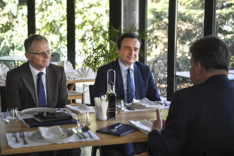 Letrës 10 pikëshe të Besnik Bislmit, BE’ja i përgjigjet me qortime të reja