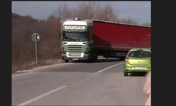 Hapet për qarkullim rruga në pikëkalimin e Merdarit