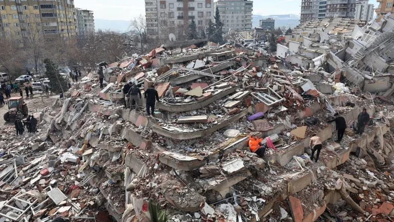 Mbi 53 mijë viktima dhe 107 mijë të lënduar, një vit nga tërmeti shkatërrues në Turqi