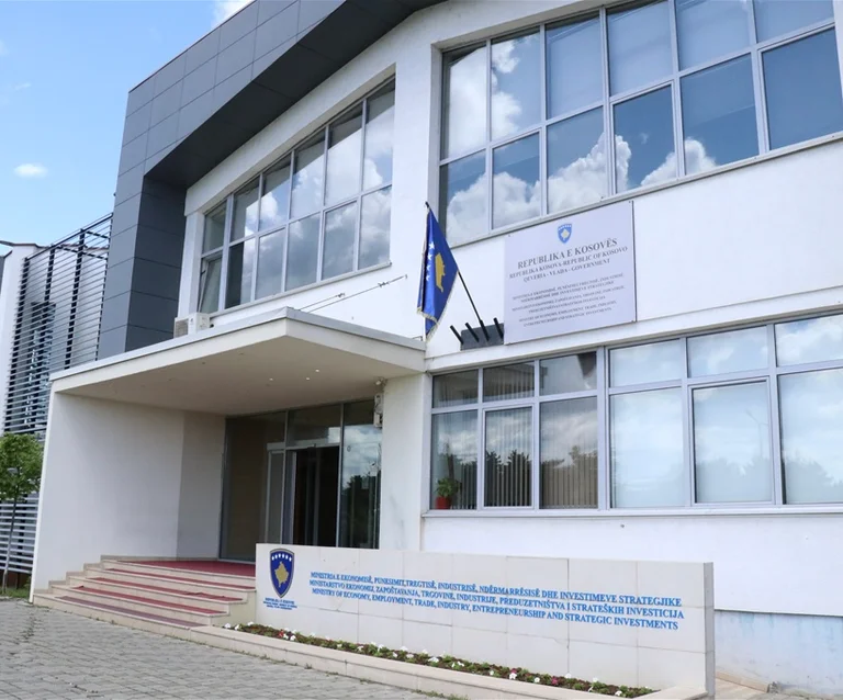 MINT merr vendim: Konsumatorët mund të ndërpresin kontratat nëse ndryshojnë shërbimet e rrjetit kabllor