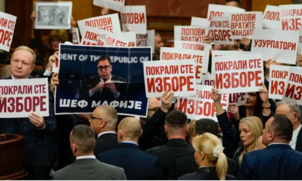 Mes fishkëllimave e pankartave, konstituohet Kuvendi i Serbisë