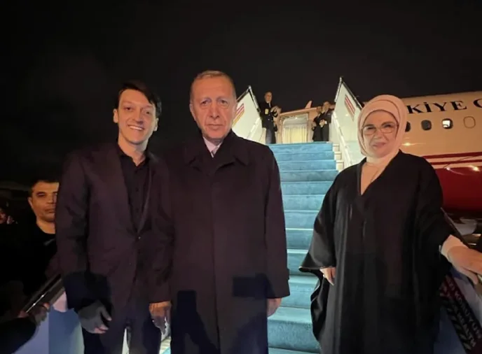 Erdogan me parti politike në Gjermani, synon ta marrë futbollistin Mesut Özil