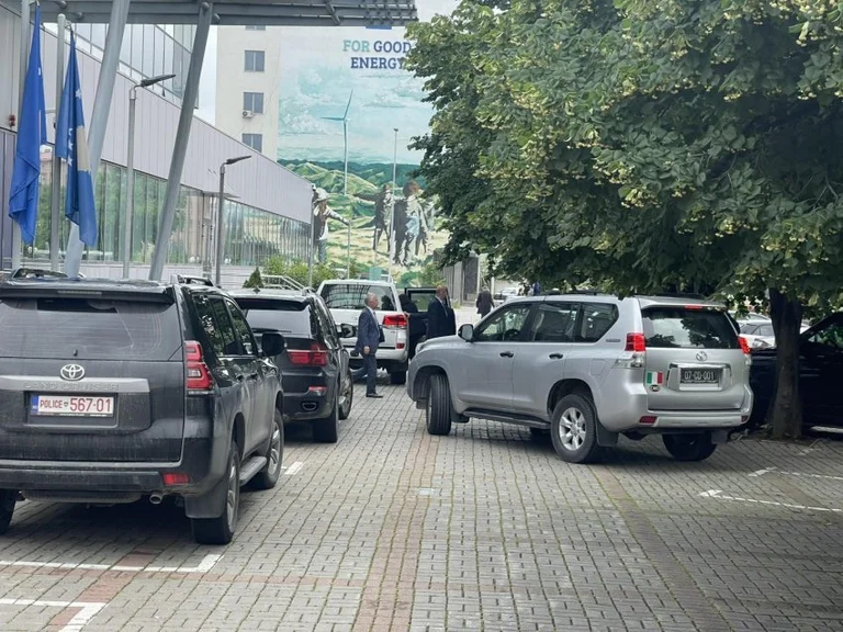 Zgjatë takimi i jashtëzakonshëm: Me Hovenierin, edhe ambasadorët tjerë të QUINT-it te Kurti