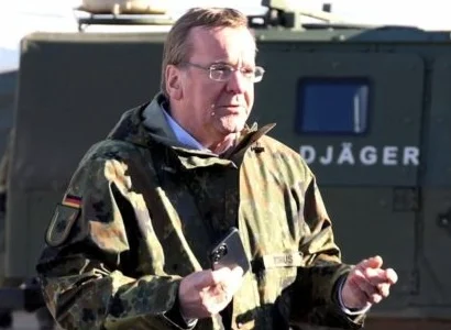 Ministri gjerman i Mbrojtjes sot në Kosovë
