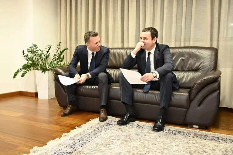 Këshilltari i Kurtit i “shet mend” BE-së: Të mos ngatërrojmë periudhën në të cilën jetojmë, as për çka është dialogu në Bruksel