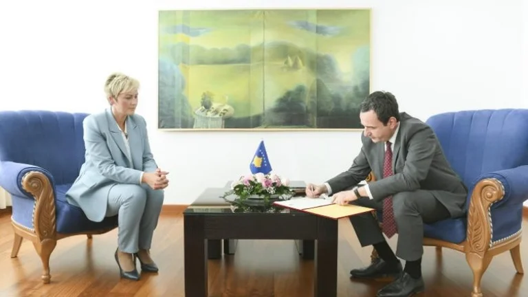 Këshilltarja e Kurtit i reagon BE-së: Pse nuk po reagoni ndaj spastrimit etnik të shqiptarëve në Luginë