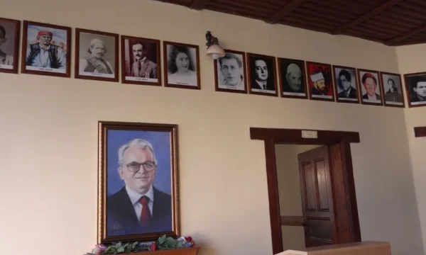 Qindra ish-të burgosur politikë në pritje për t’u kompensuar, kërkohet vazhdimi i mandatit të Komisionit