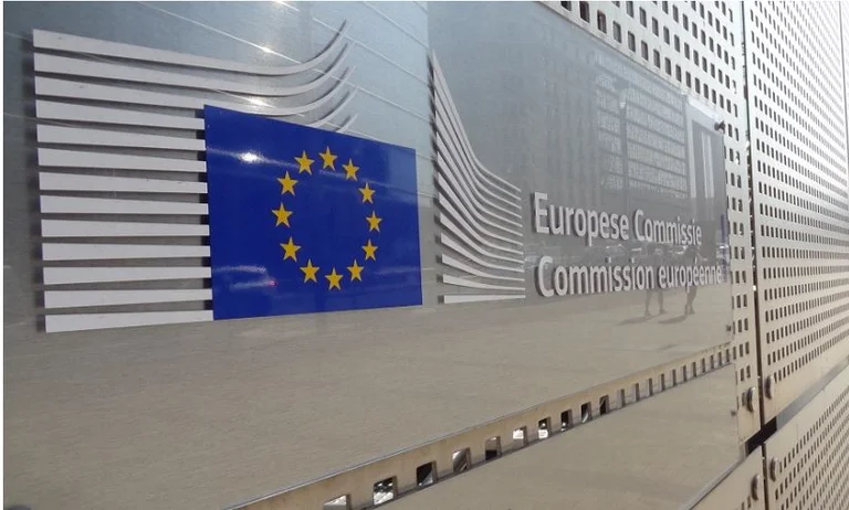 Komisioni Evropian shton presionin ndaj Kosovës për shkak të dinarit