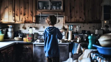 France: Mother left him. Meet the boy who lived alone for two years and didn't even notice his teachers.