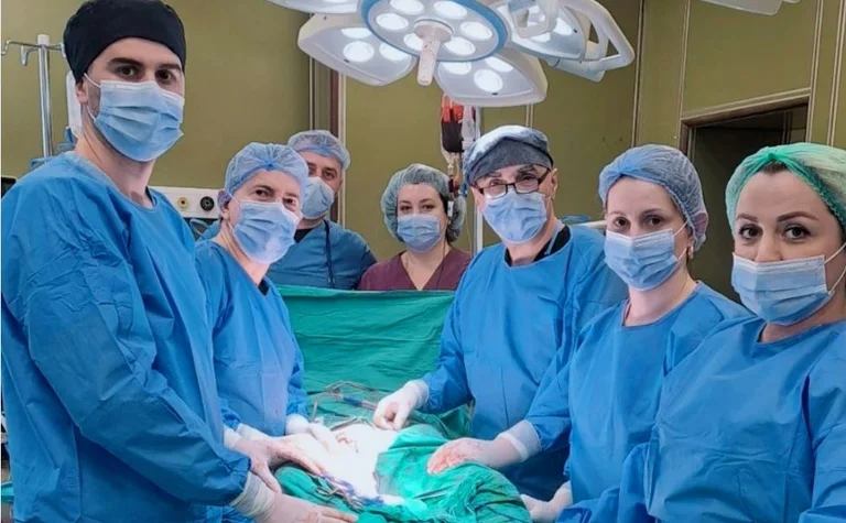 Das erste Mal, wenn die tiefe Fuß Adern als Arterie verwendet werden