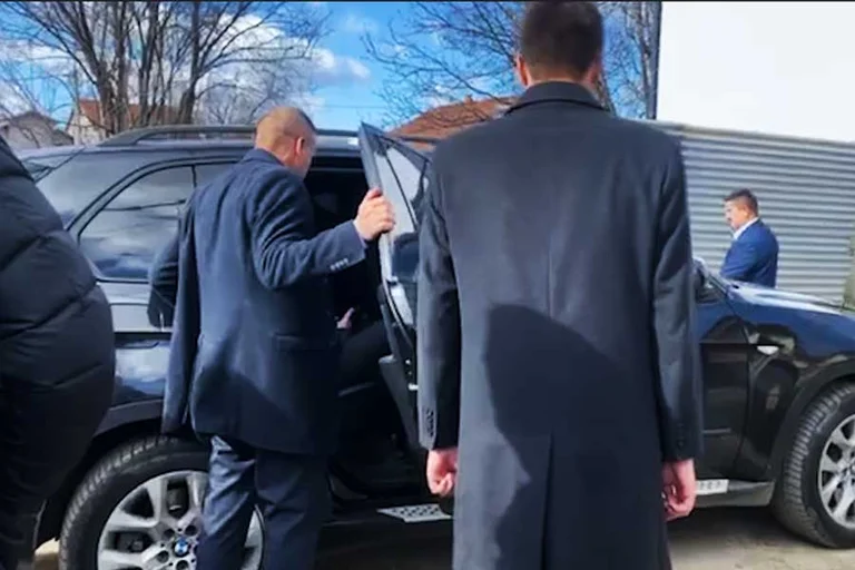 Another view: Kurt's moment when he gets into the jeep, but the jeep doesn't give.