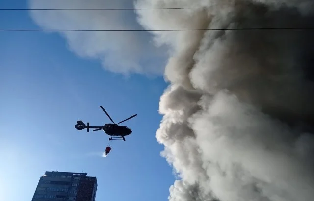 Dramatic view: Helicopters help from the sky to extinguish the fire in Belgrade (VIDEO)