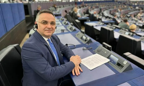 Tahiri: KiE timbri del Kosovo stabile percorso UE