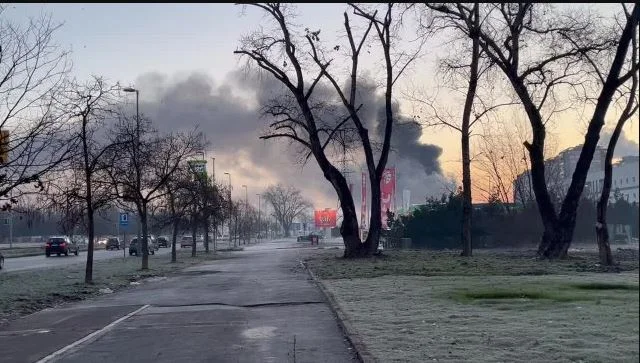 Incendie à Belgrade, risque d ' explosion d ' un grand nombre de citernes à gaz