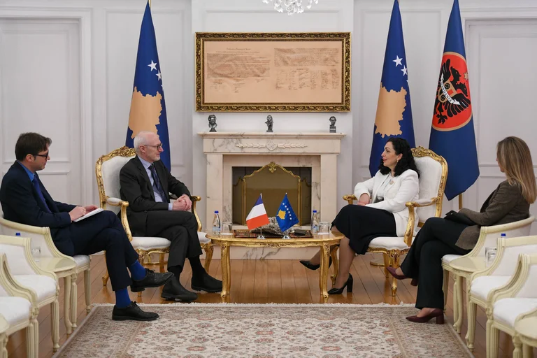 Osmani trifft sich mit französischer Botschafterin, spricht über Kosovo- Serbien