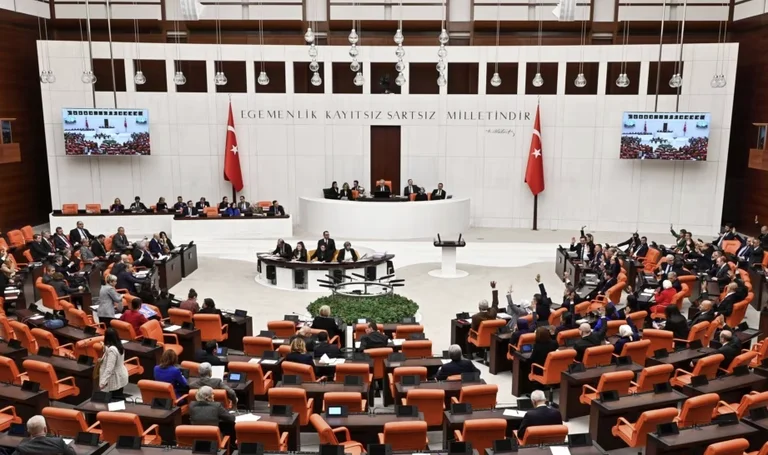 Le Parlement turc approuve l'adhésion de la Suède à l'OTAN