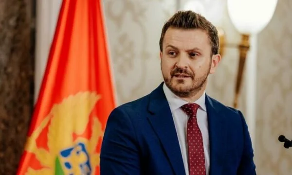 Albaniens Minister in Montenegro Regierung: Wir treten zurück, wenn die Anerkennung des Kosovo eingeleitet wird
