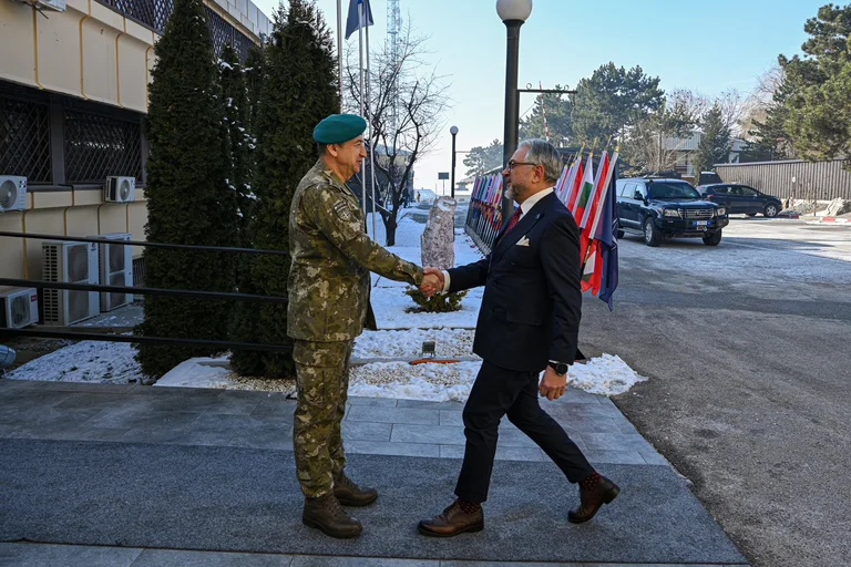 Le chef d'EULEX rencontre le commandant de la KFOR et parle sécurité au Kosovo
