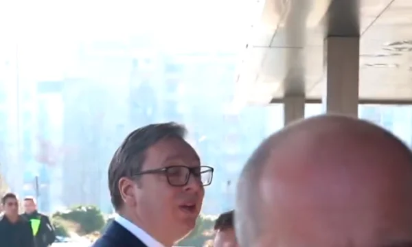 Albania's journalist narrows down Vucinqi, asked him why they are mistreating the politician who paid tribute in Prekaz (VIDEO)