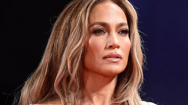 Jennifer Lopez dreht sich mit dem neuen Bild im Internet.