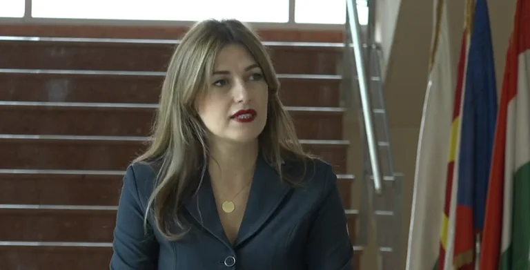 Albulena Haxhiu më 2019: Një Qeveri që nuk e qanë kokën për dinjitetin dhe mirëqenien e mësuesit, duhet përgjigjur me grevë