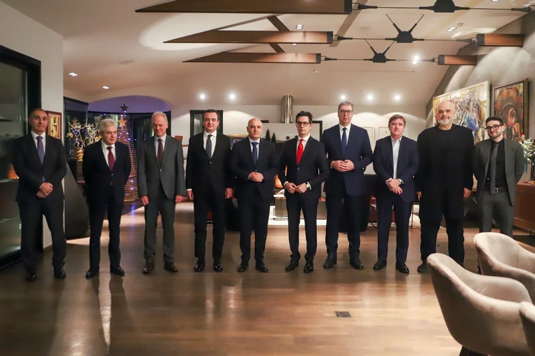 Kurti, Rama, Vuçiq dhe liderët e Maqedonisë së Veriut në darkë me O’Obrien, dalin fotografitë nga Shkupi