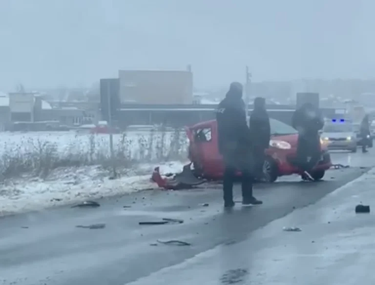 Heavy accident on Lipjan-Stime Street after snowfall in place (VIDEO)