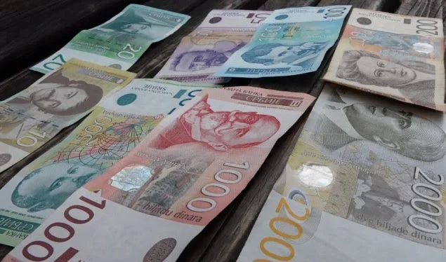 La Banca serba per il divieto del dinaro in Kosovo chiama la decisione “armir