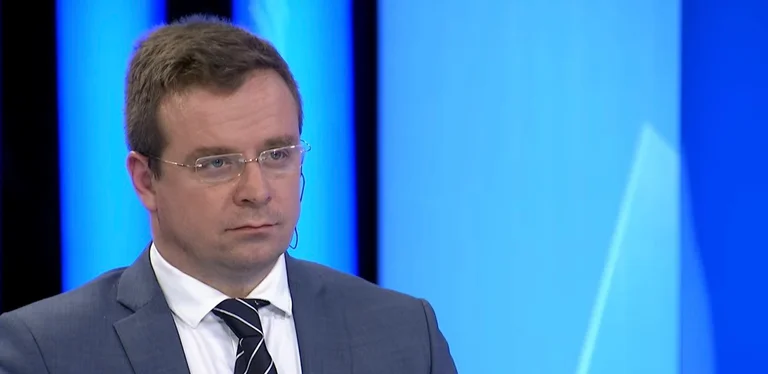 Avocat serbe : Vucinac est un enfant de Scheel et de Poutine.