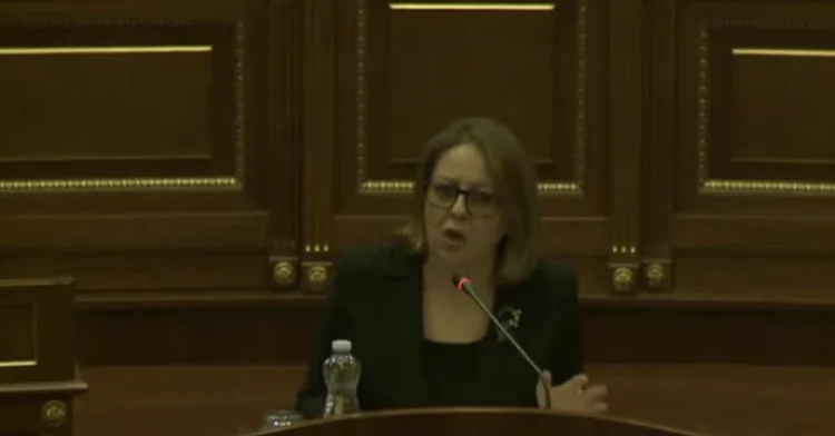Bajrami ) Mimoza Kusari: Machen Sie sich bei der Wahl, werden Sie nicht in der anderen Partei gefangen