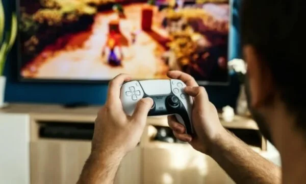 Those who keep playing video games risk losing hearing