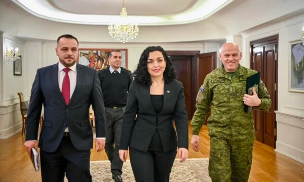 Osman aspetta l'ufficio della Macedonia di Yashhar: l'esercito del Kosovo rafforza giorno per giorno