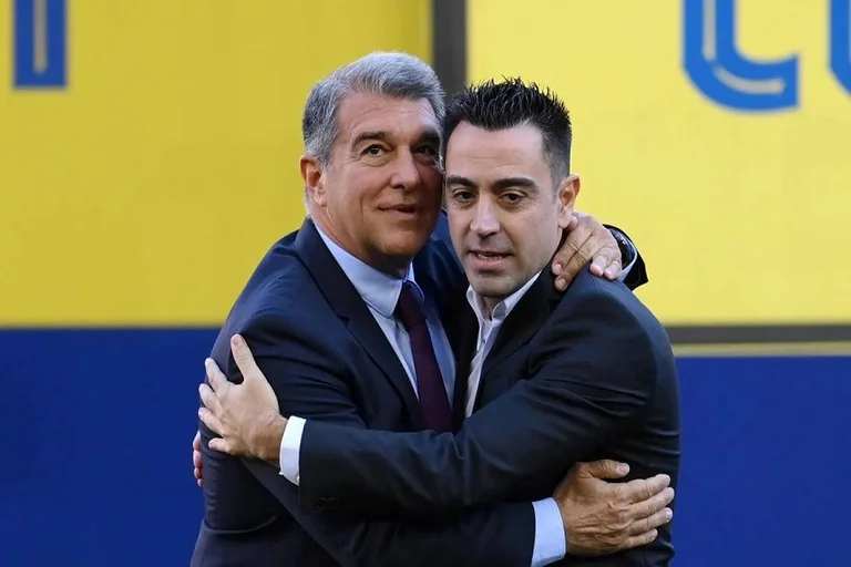 Laporta visite Xavi, ce dernier parle du soutien aux joueurs