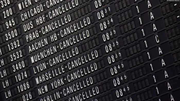 Snowfall triggers German flight cancellation