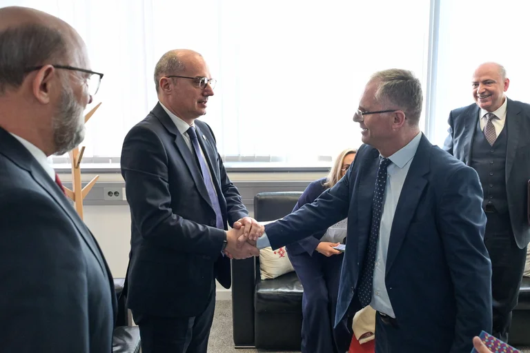 Bislimi takon Hasanin: Shqipëria e gatshme ta përkrah Kosovën për anëtarësim në organizata ndërkombëtare