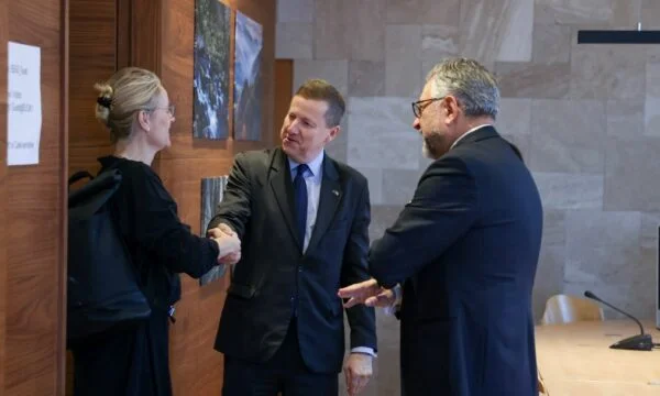 Szunyog takohet me Cramon, flasin për situatën politike dhe atë të sigurisë në Kosovë