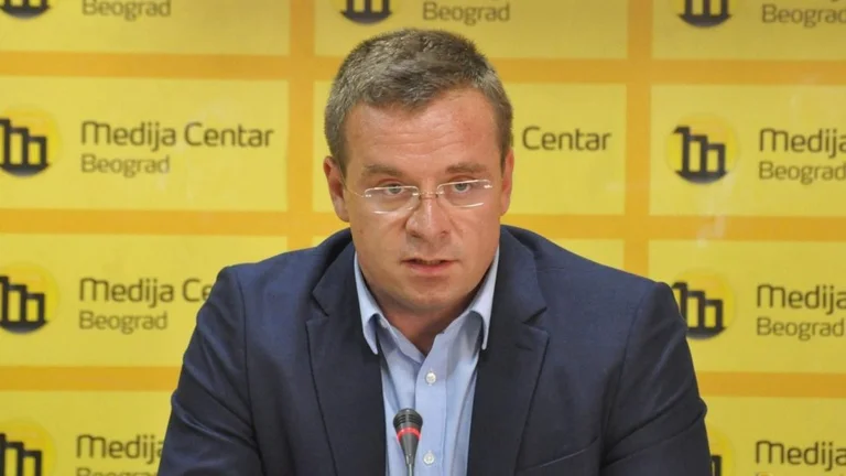 Avokati serb: Të enjten do të shkoj në Kosovë dhe do vendos lule te varri i familjes Jashari në Prekaz