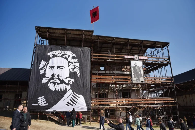 MKRS thotë se s’ka pezullim të procedurave për master-planin e Kompleksit Memorial Adem Jashari
