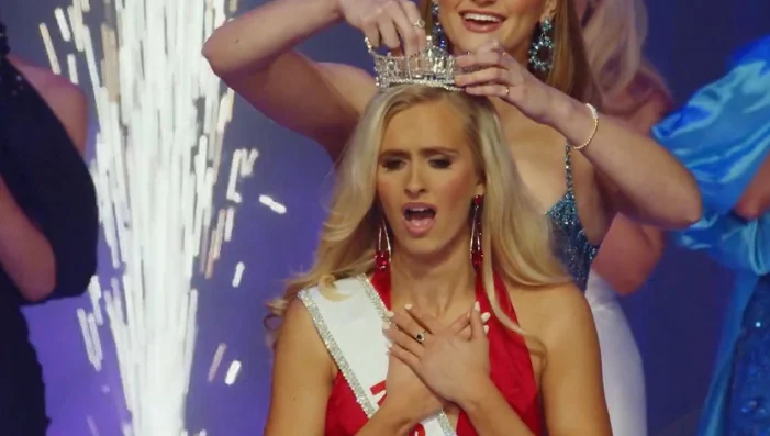 Oficerja e Forcave Ajrore të ShBA kurorëzohet Miss Amerika 2024