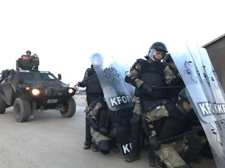 KFOR-i shpërndan foto të ushtarëve turq duke u stërvitur: Gjithmonë të gatshëm për operacione