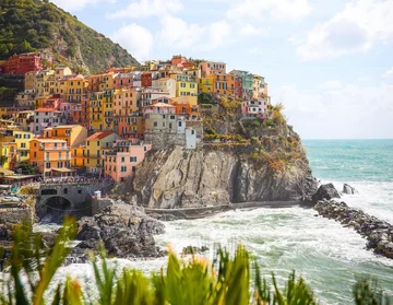 The famous Italian homes that cost 1 euro, how does the truth stand? (Video)