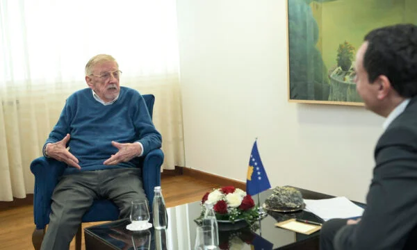 Kurti e pret Walkerin në Qeveri në një takim miqësor, ZKM tregon çka folën